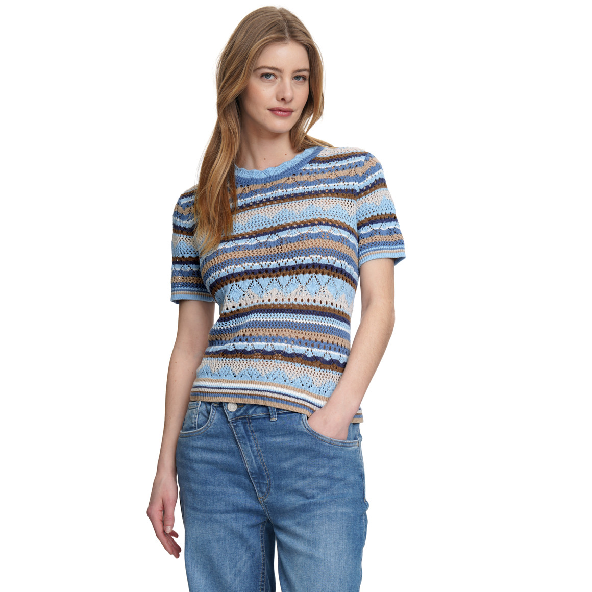 Gebreide damestrui met ajourpatroon