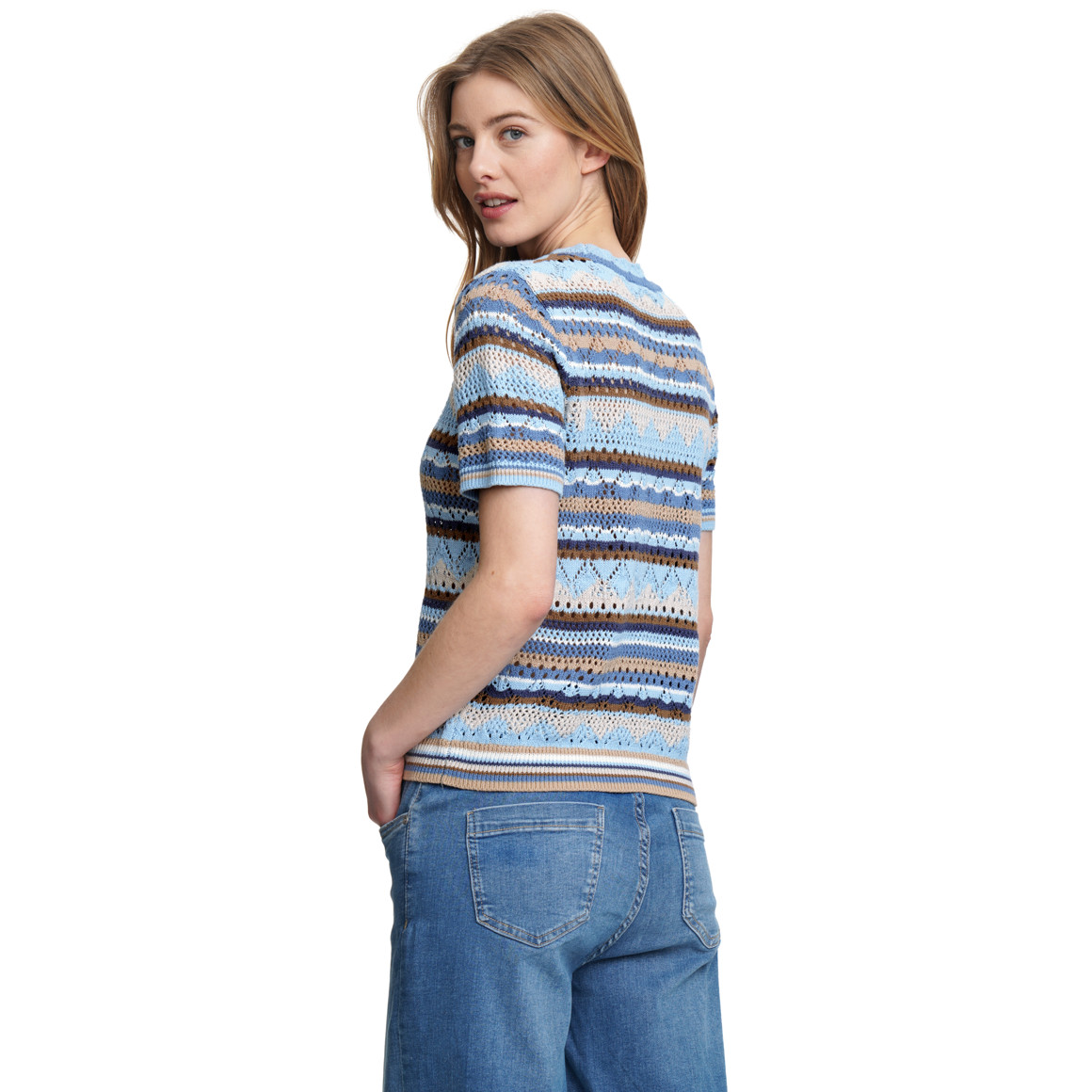 Gebreide damestrui met ajourpatroon