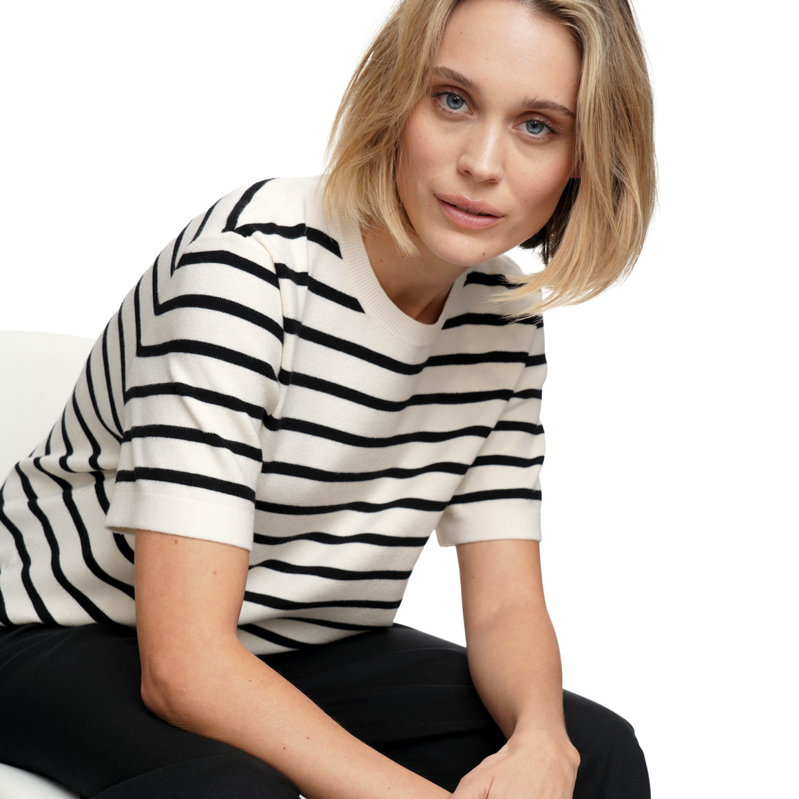 Damen Strickshirt mit kurzen Ärmeln