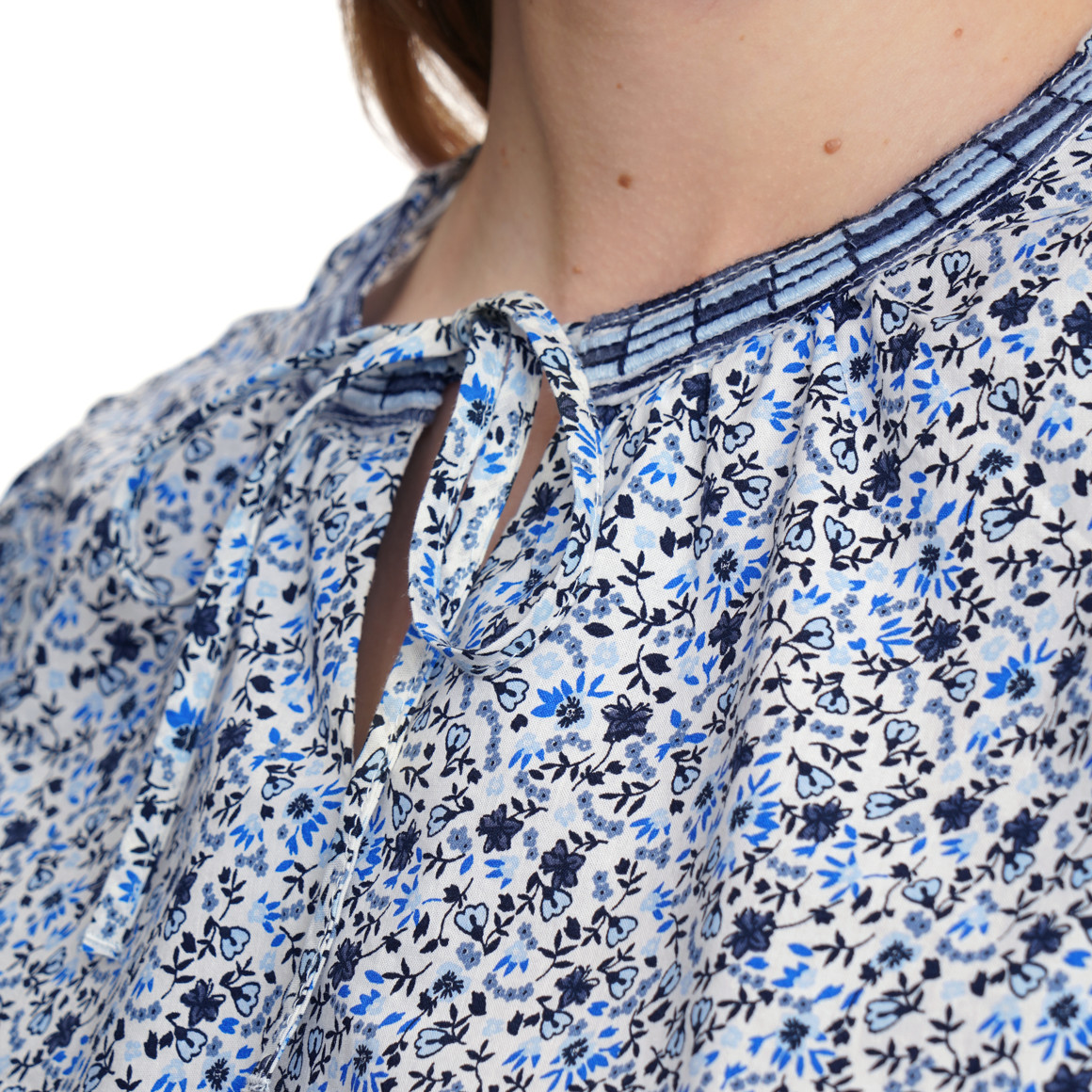 Damen Bluse im Millefleur-Dessin