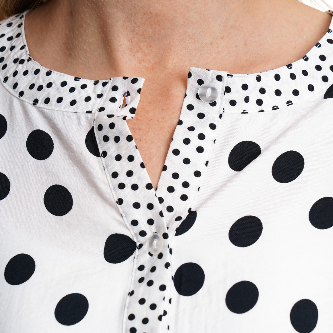 Damen Bluse im Punkte-Dessin