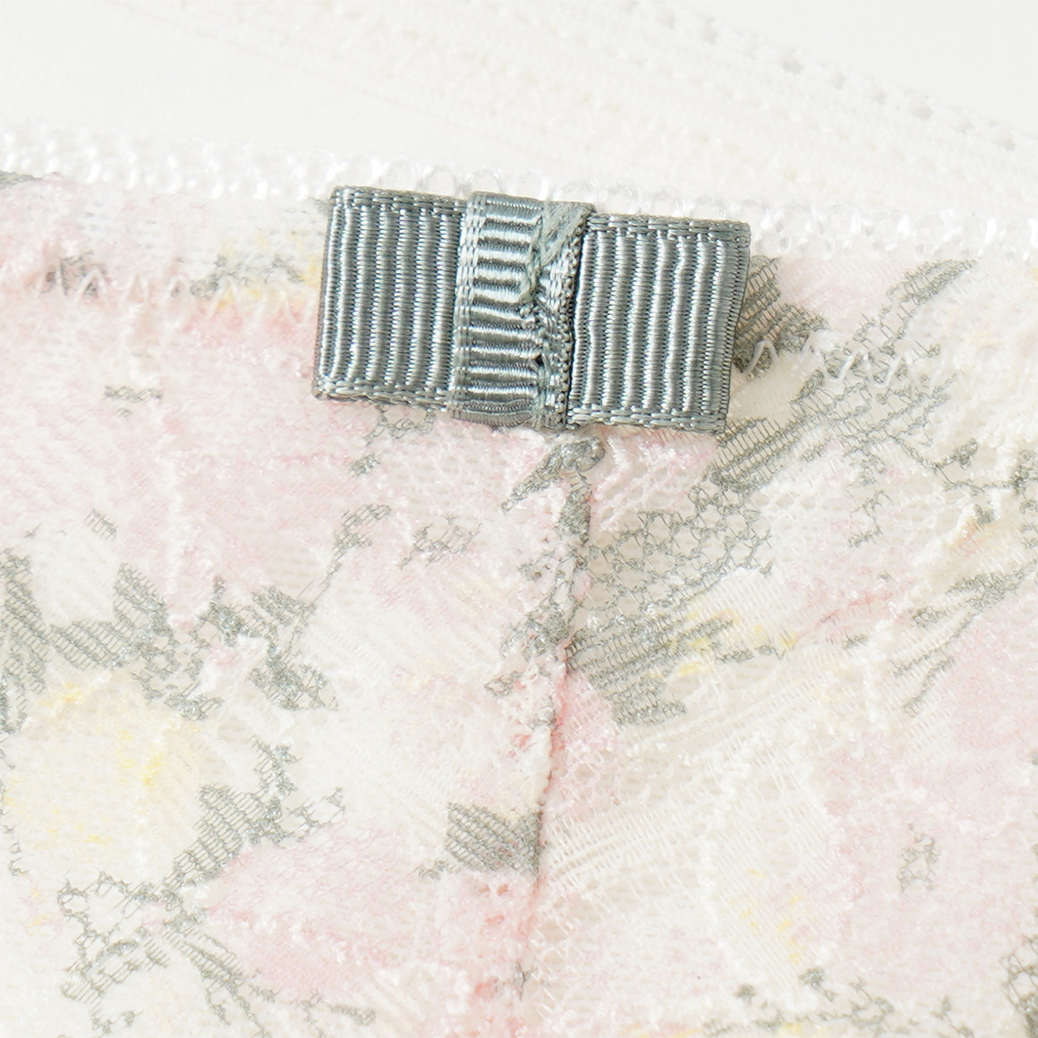 2 Damen Slips mit Spitze