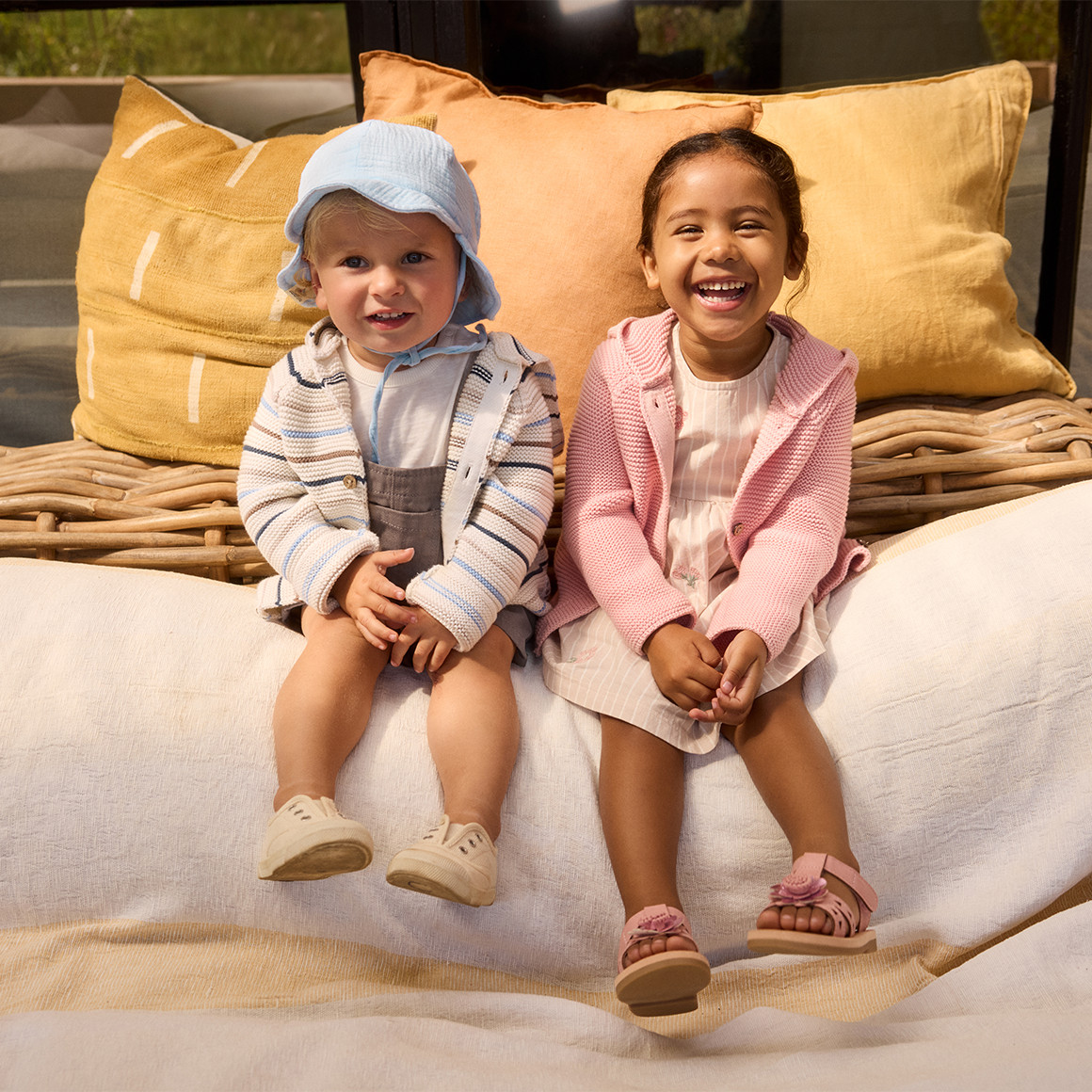 Baby Strickjacke mit Kapuze