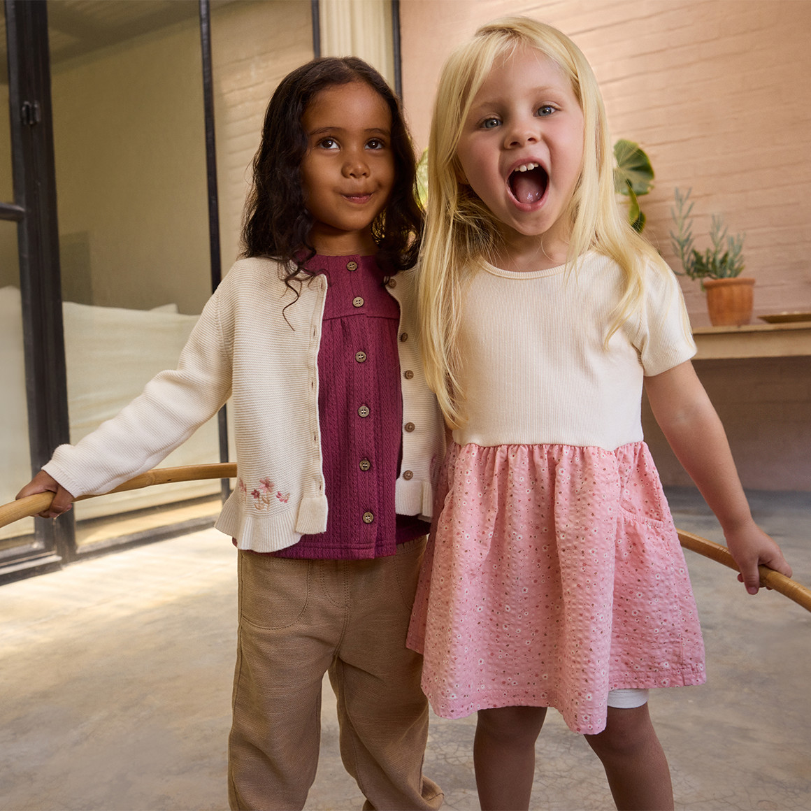 Baby T-Shirt aus strukturiertem Material