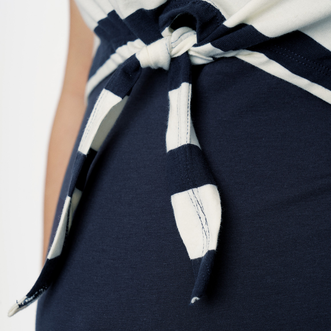 Damen Umstandskleid und T-Shirt im Set