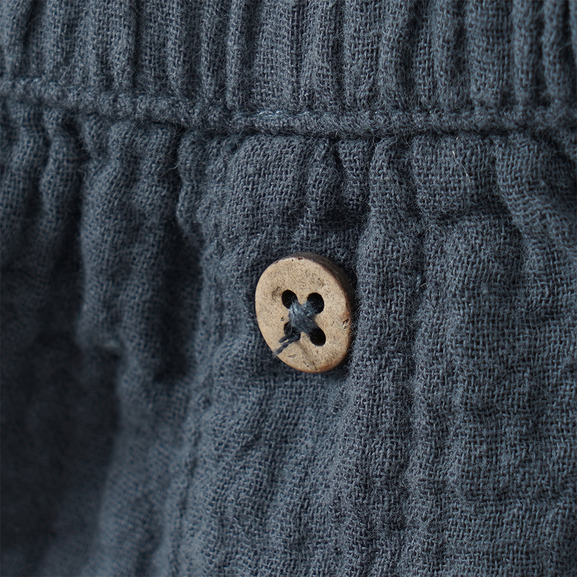 Baby Musselinhose mit Zierknöpfen