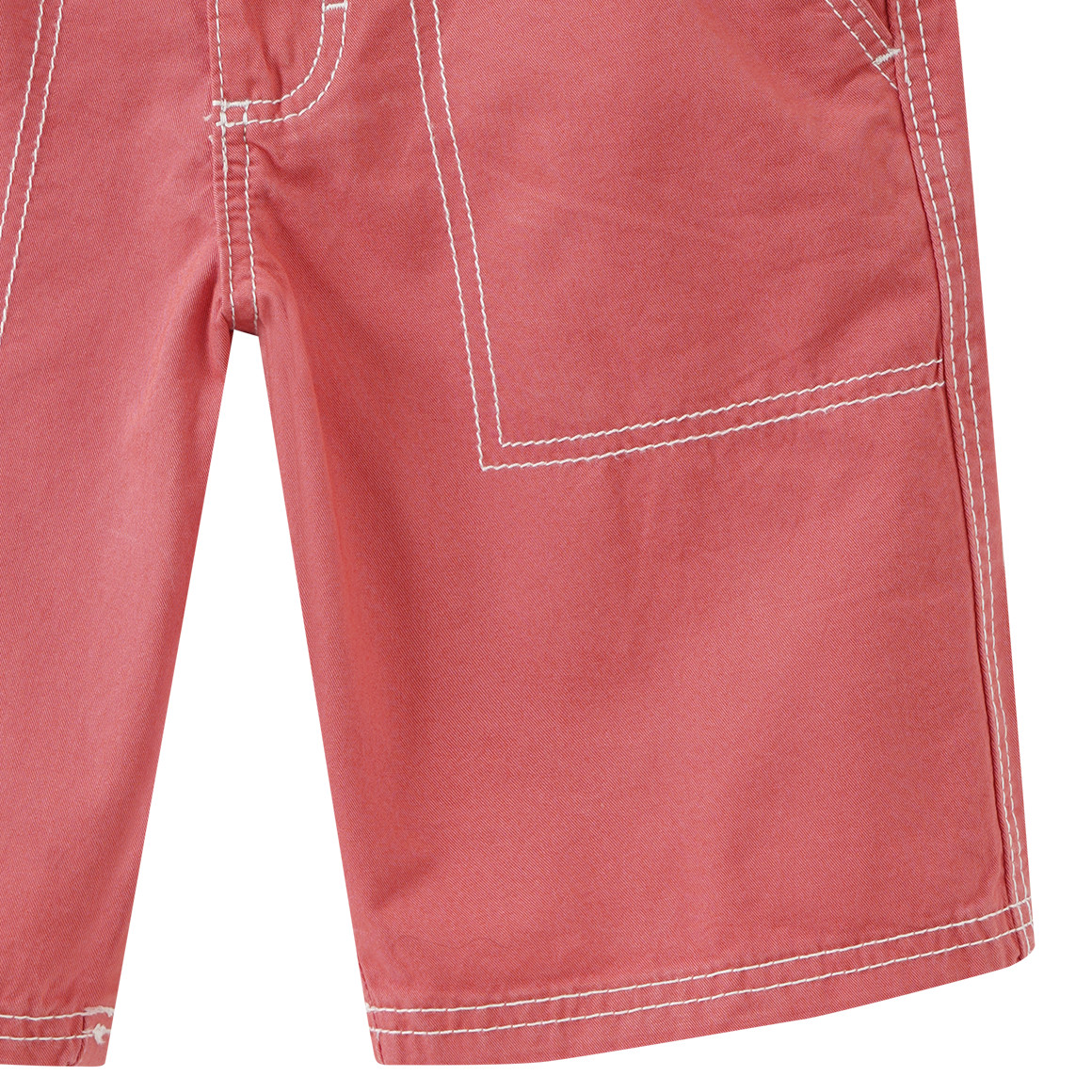 Jungen Shorts mit Kontrastnähten 