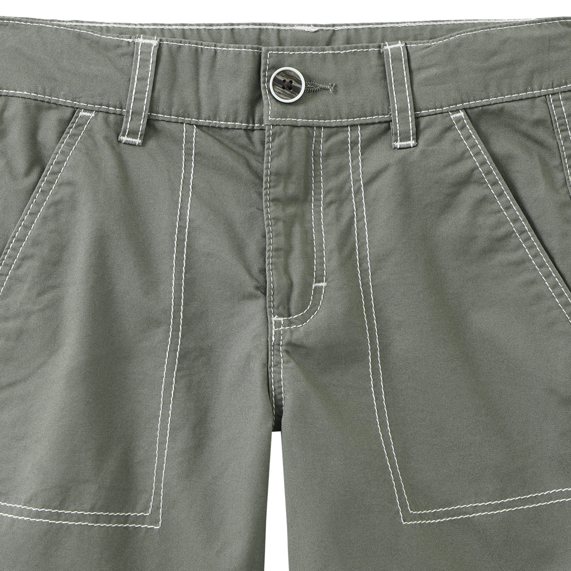 Jungen Shorts mit Kontrastnähten 