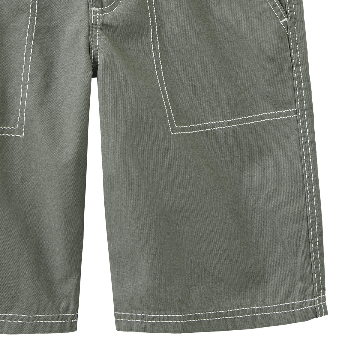Jungen Shorts mit Kontrastnähten 