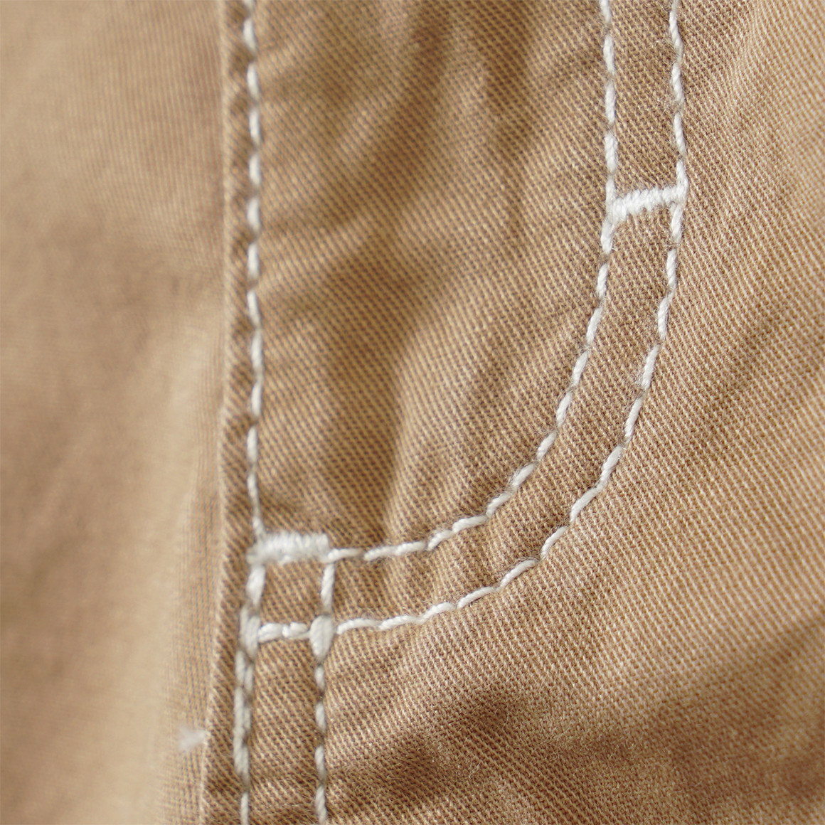 Jungen Shorts mit Kontrastnähten 
