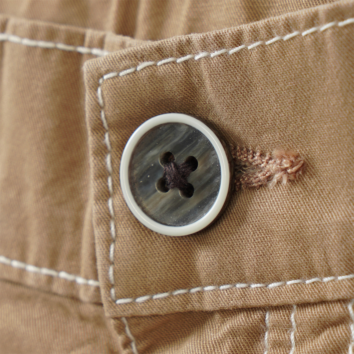 Jungen Shorts mit Kontrastnähten 