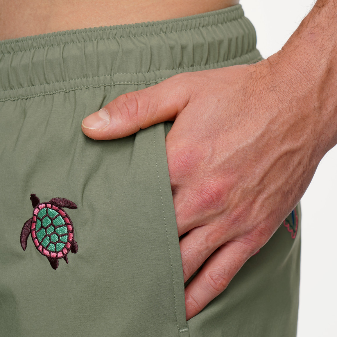 Herren Badeshorts mit Stickerei