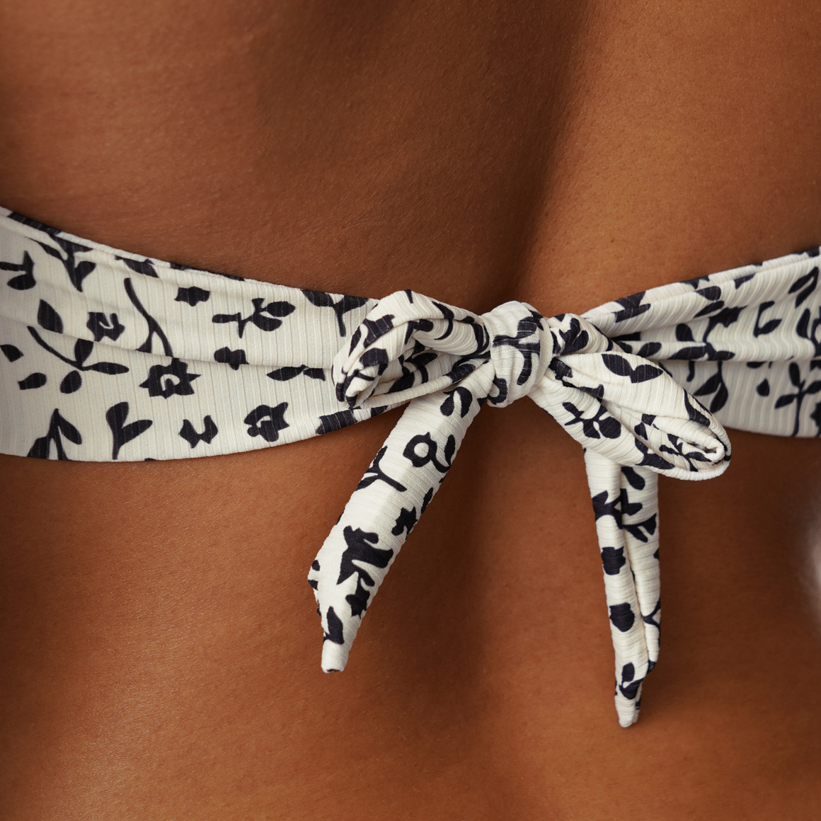 Damen Bikinioberteil mit Blümchen