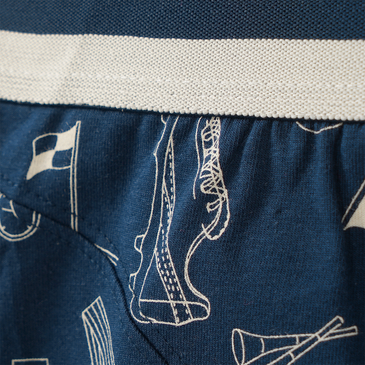 3 Jungen Boxer mit Fußball-Motiven
