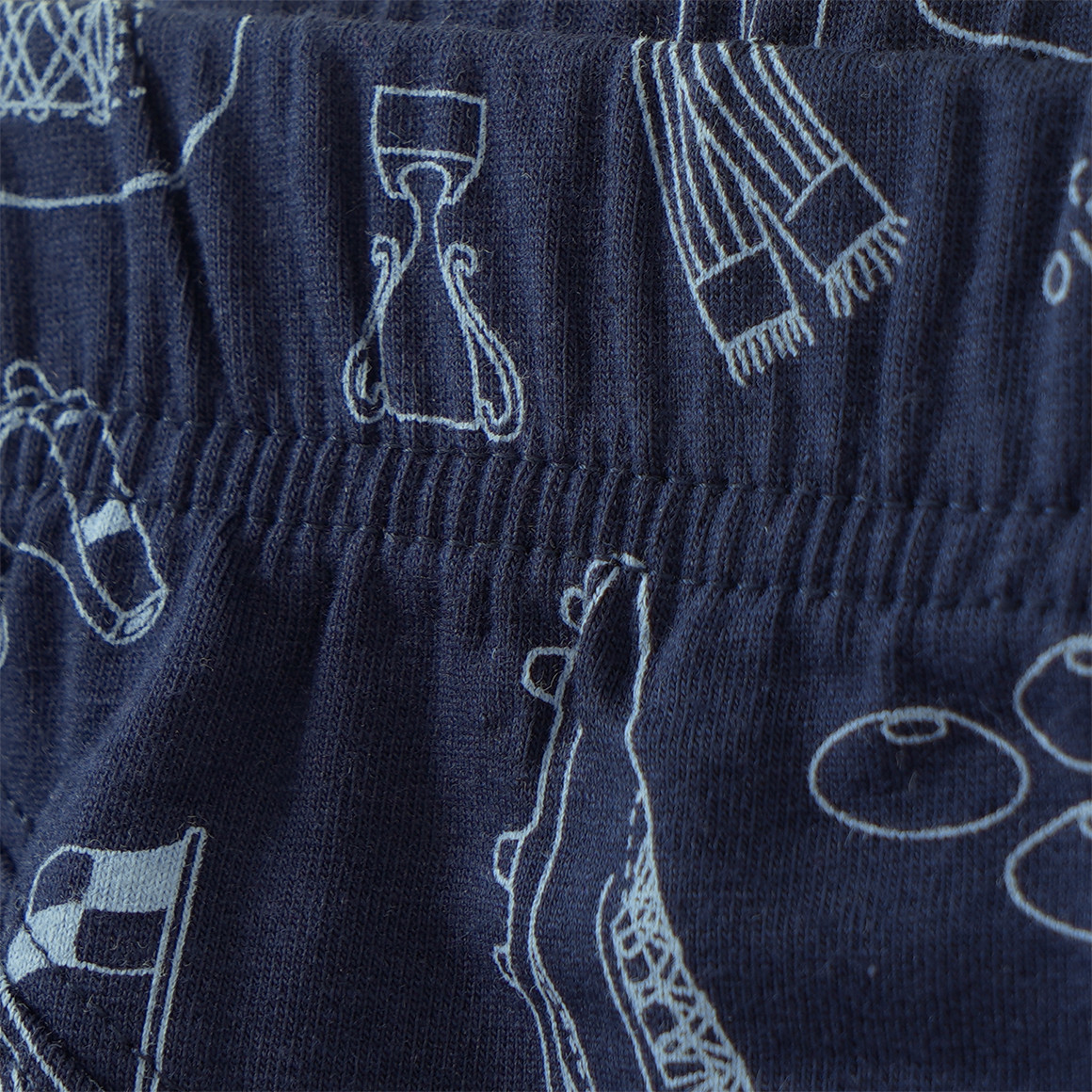 3 Jungen Boxer mit Fußball-Motiven