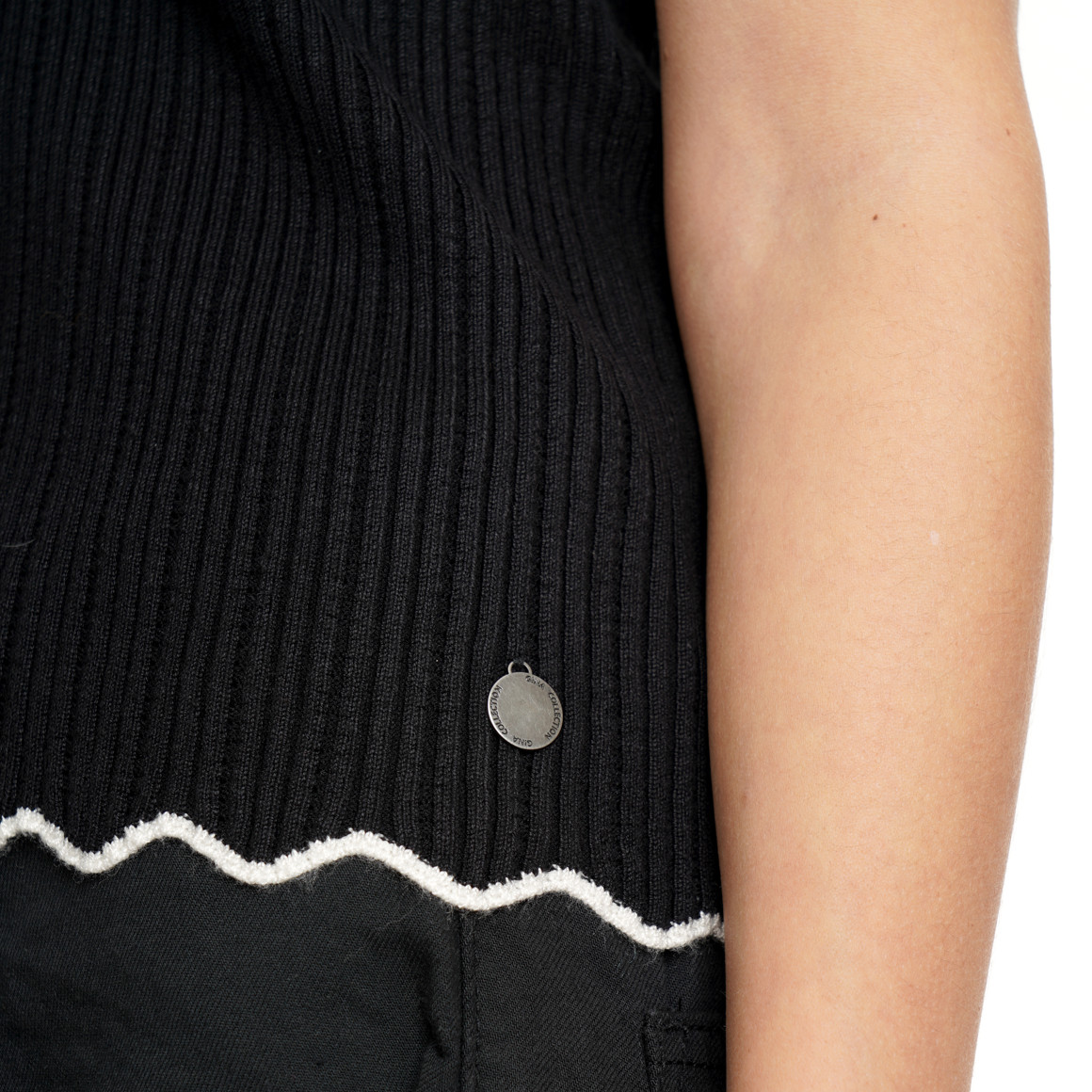 Gebreid damesshirt met golvende rand