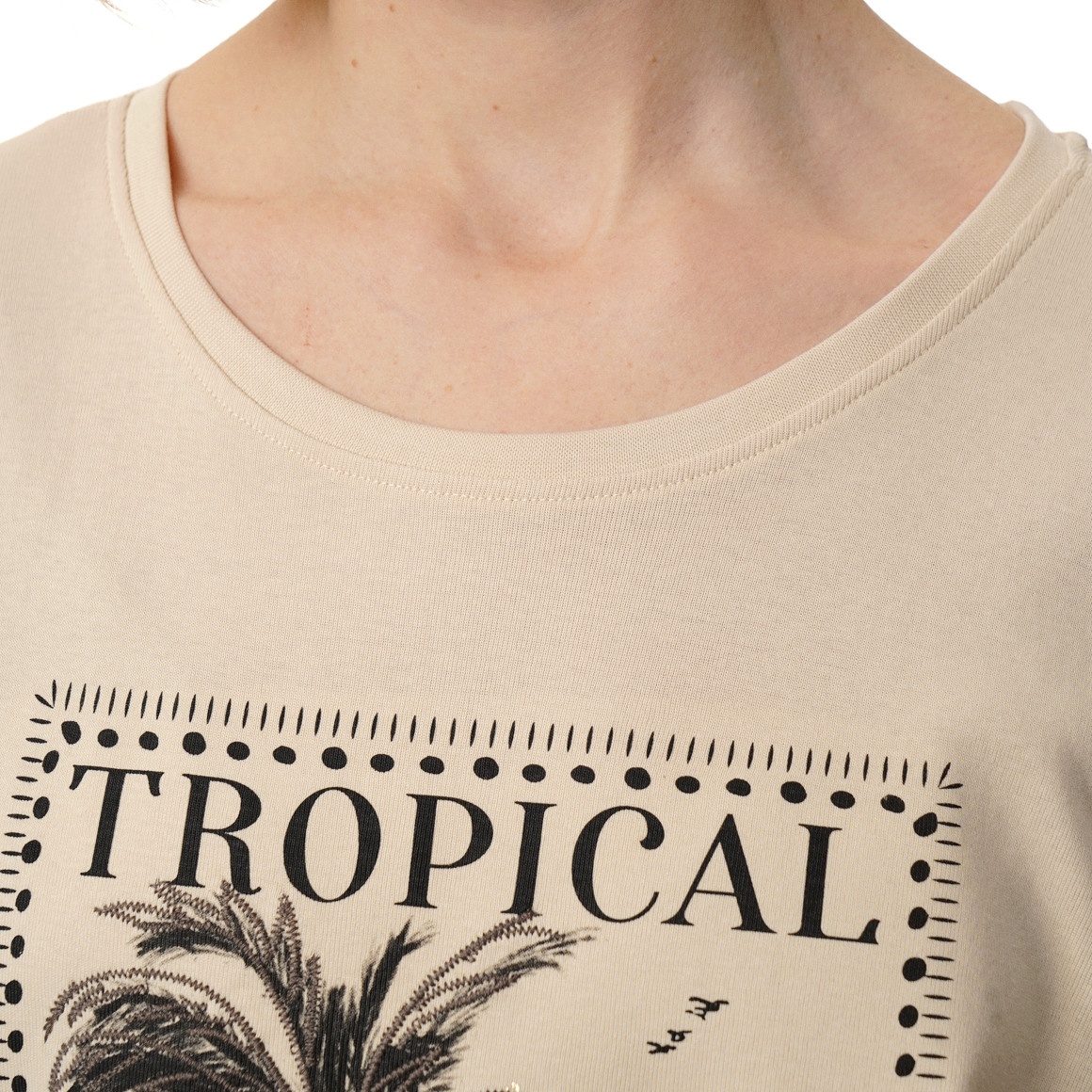 Dames T-shirt met versierde print