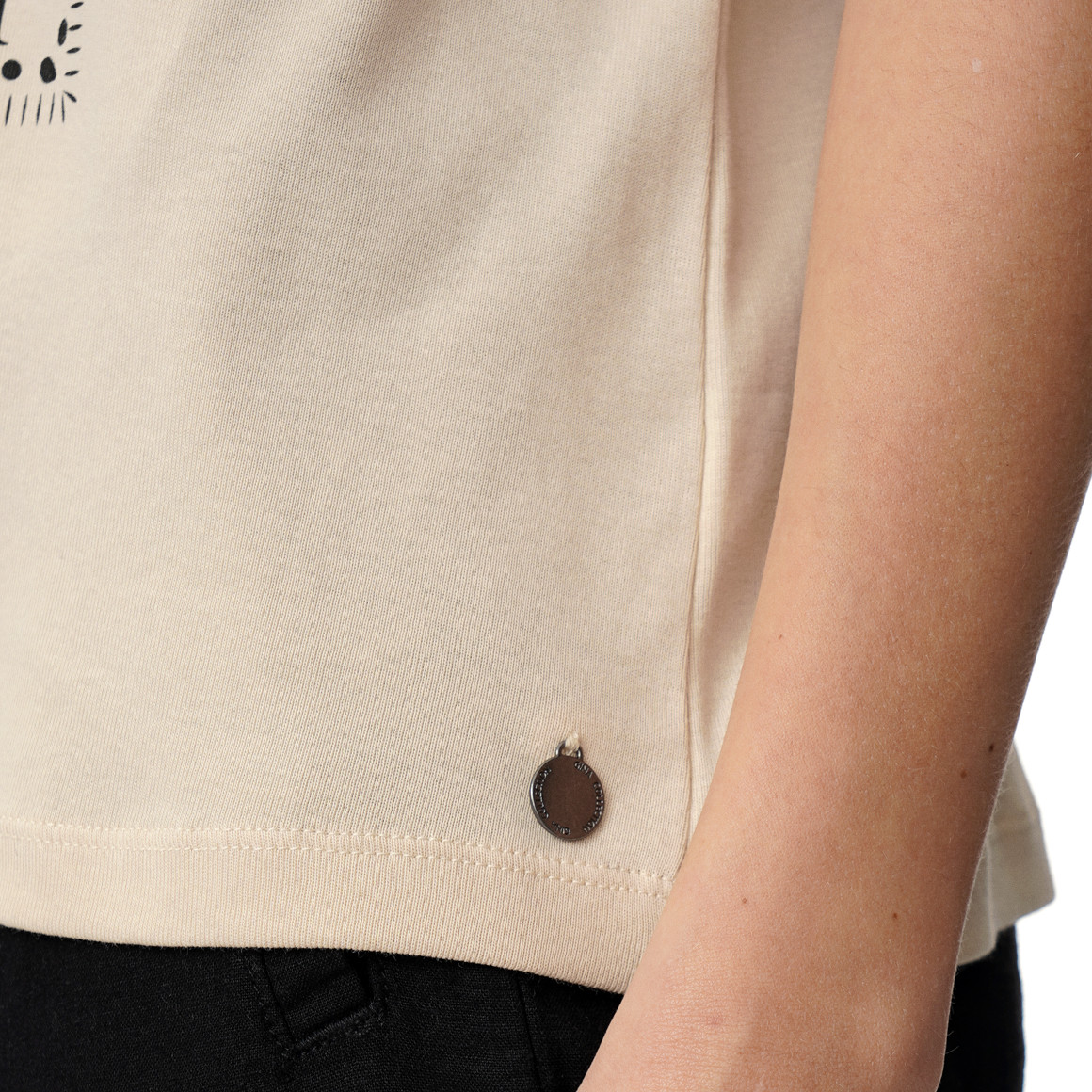 Dames T-shirt met versierde print