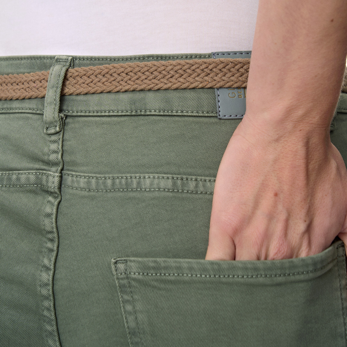 Damen Capri-Jeans mit Gürtel