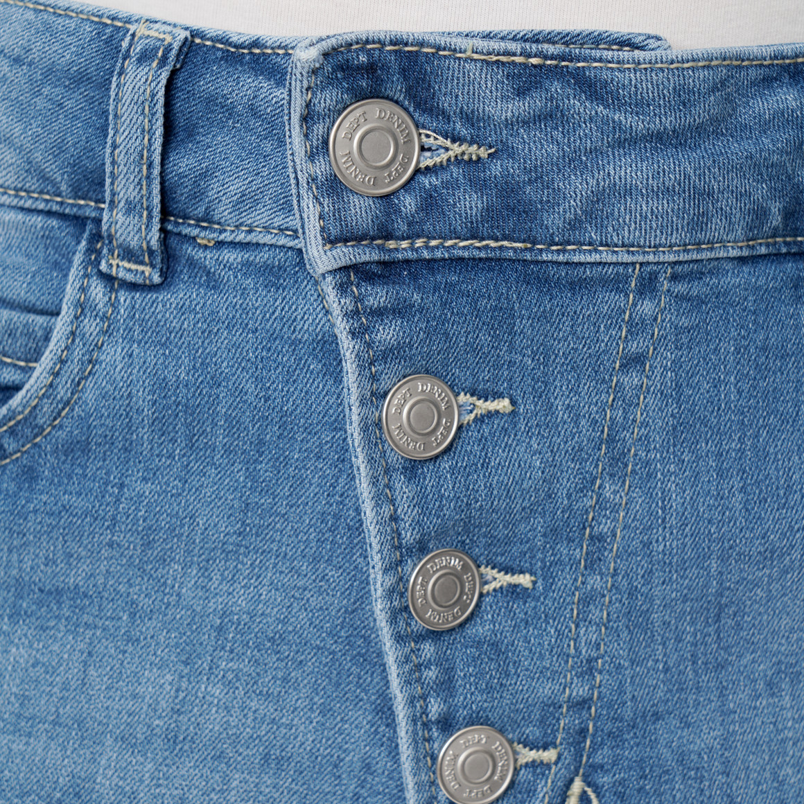 Damen Straight-Jeansshorts mit Knopfleiste