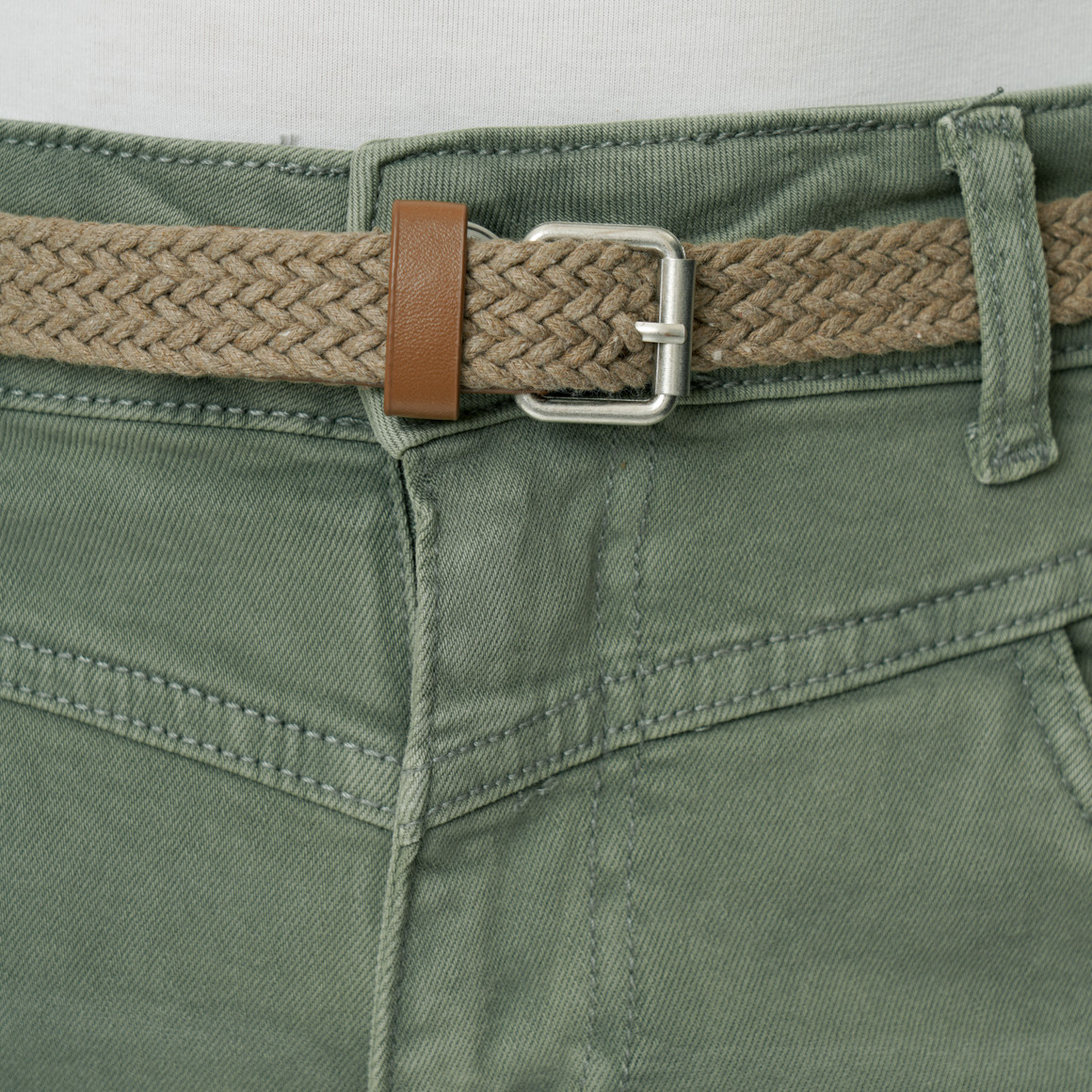 Slim-fit jeansshort voor dames met riem