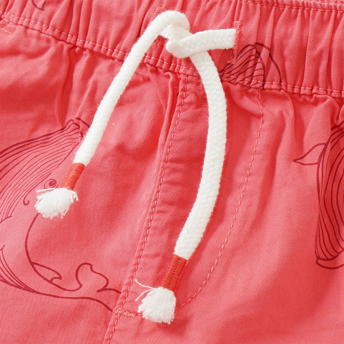 Jungen Shorts mit Wal-Motiven