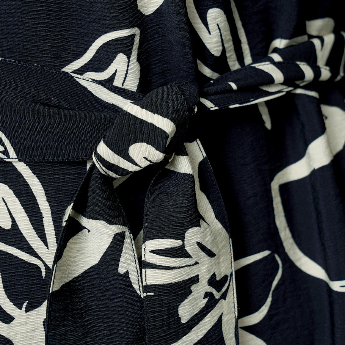 Damesjurk met bloemmotief