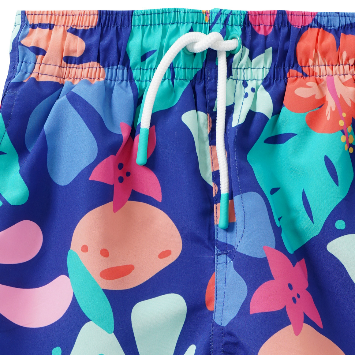 Jungen Badeshorts im Tropical-Look