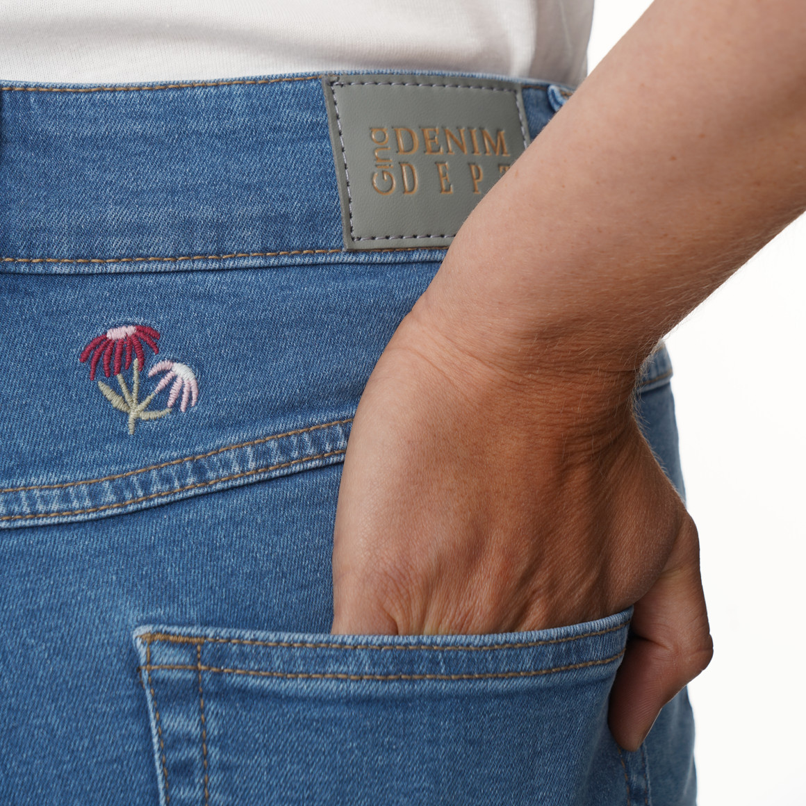 Damen Jeans-Shorts mit Stickerei