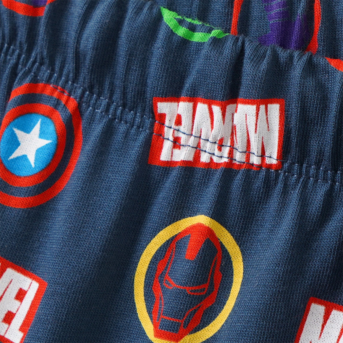 MARVEL Avengers Shorty mit Print