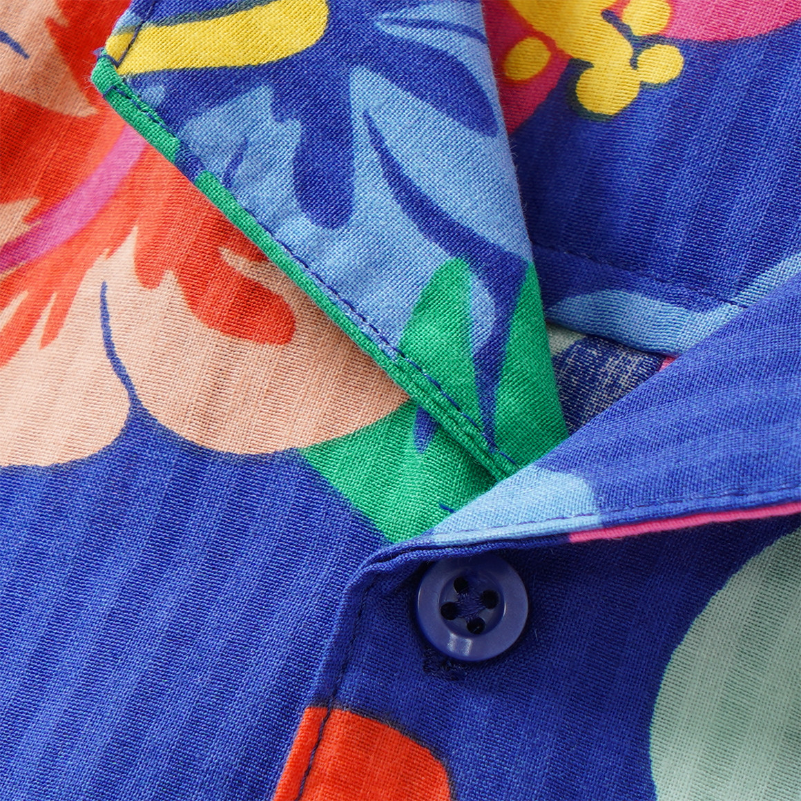Jungen Hemd im Tropical-Look