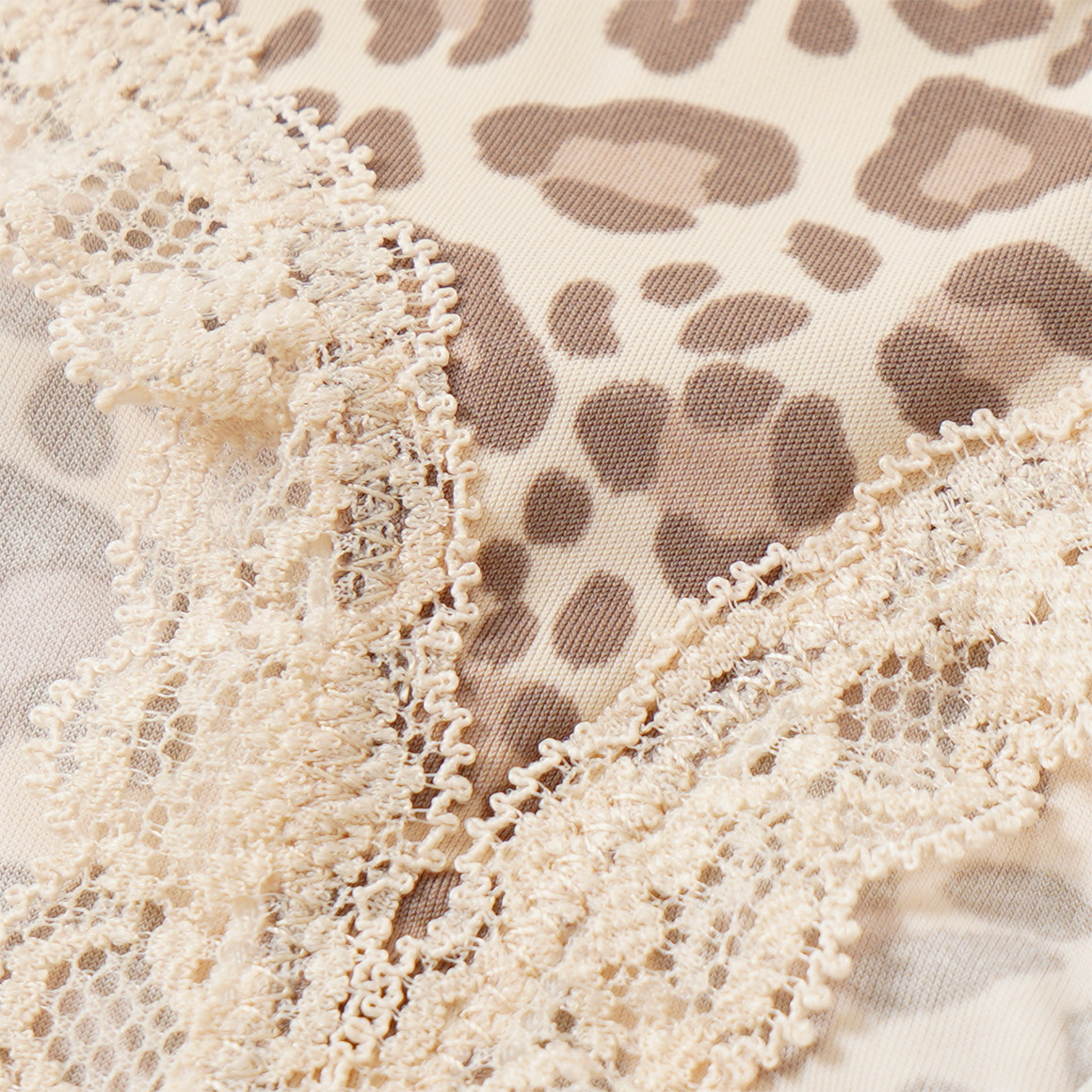 Damen String mit Spitze