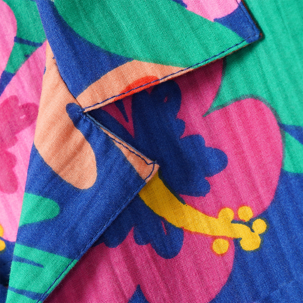 Jungen Hemd im Tropical-Look