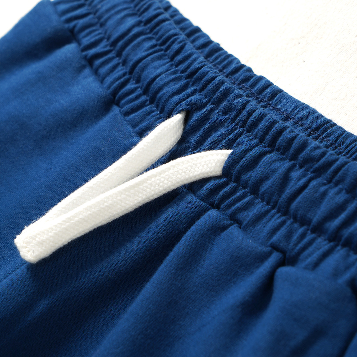 Jungen Sweatshorts mit kleinem Print