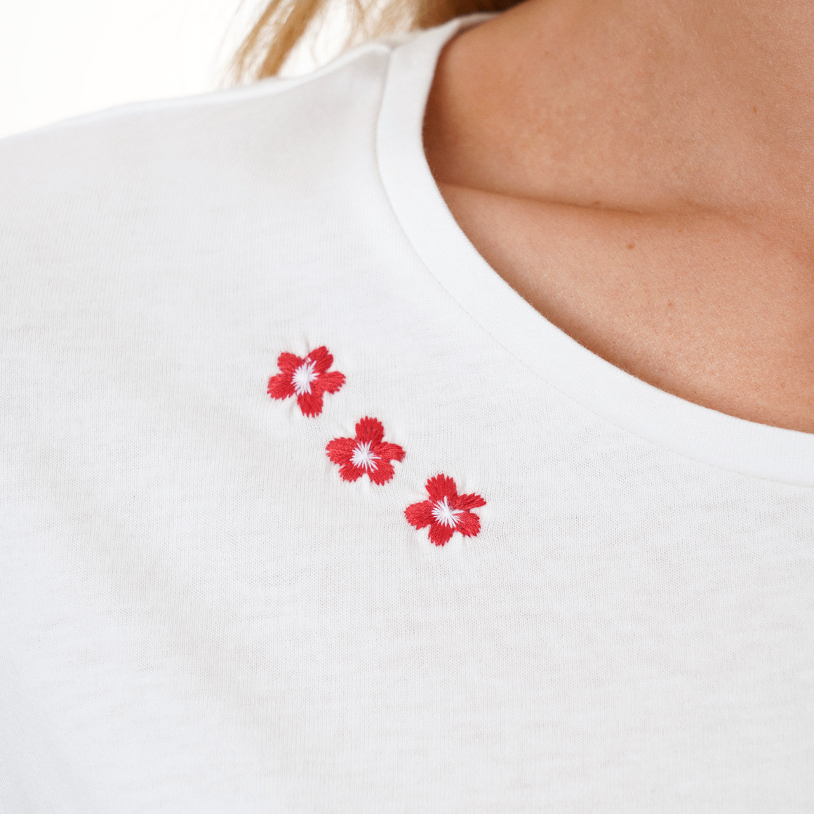 Damen T-Shirt mit Stickerei