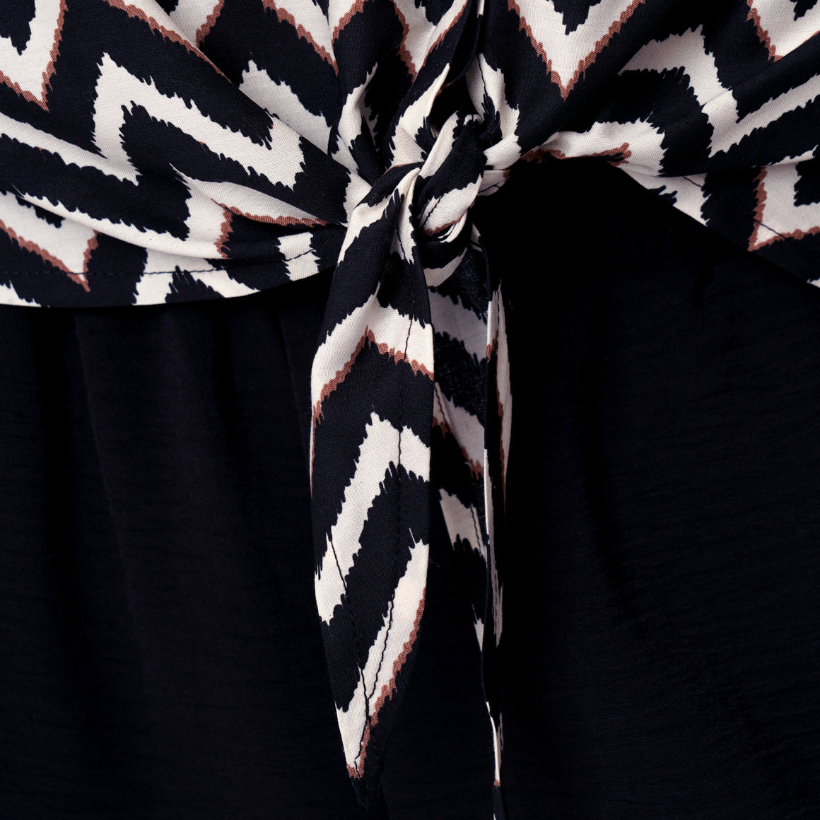 Damen Bluse mit Knotendetail