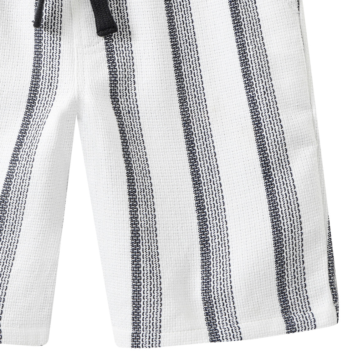 Jungen Shorts mit Streifenmuster