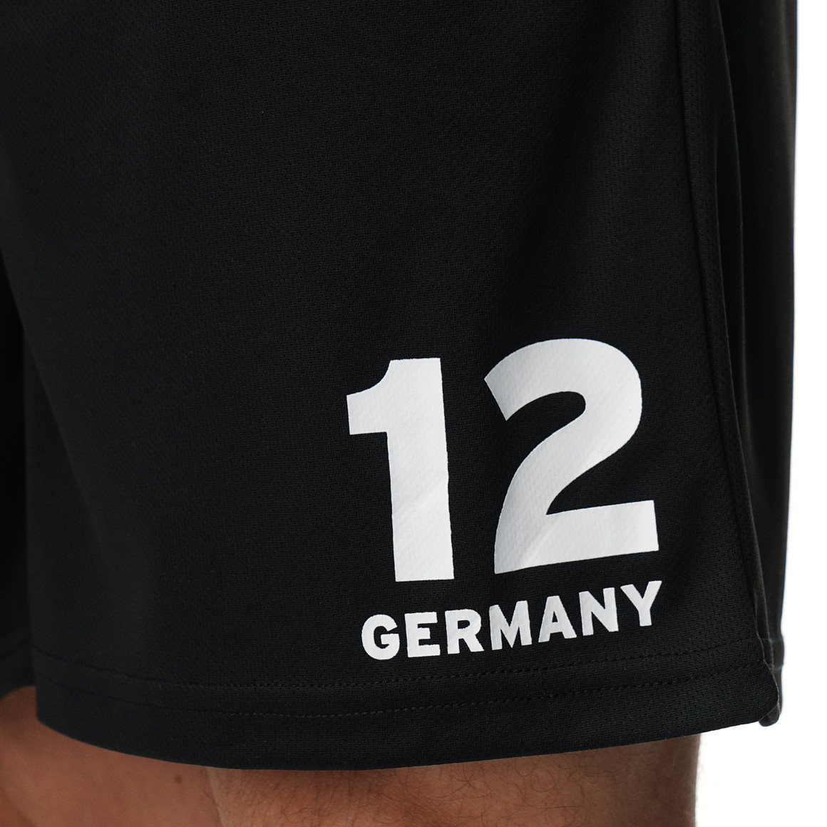 Herren Sport-Shorts im Fußball-Design
