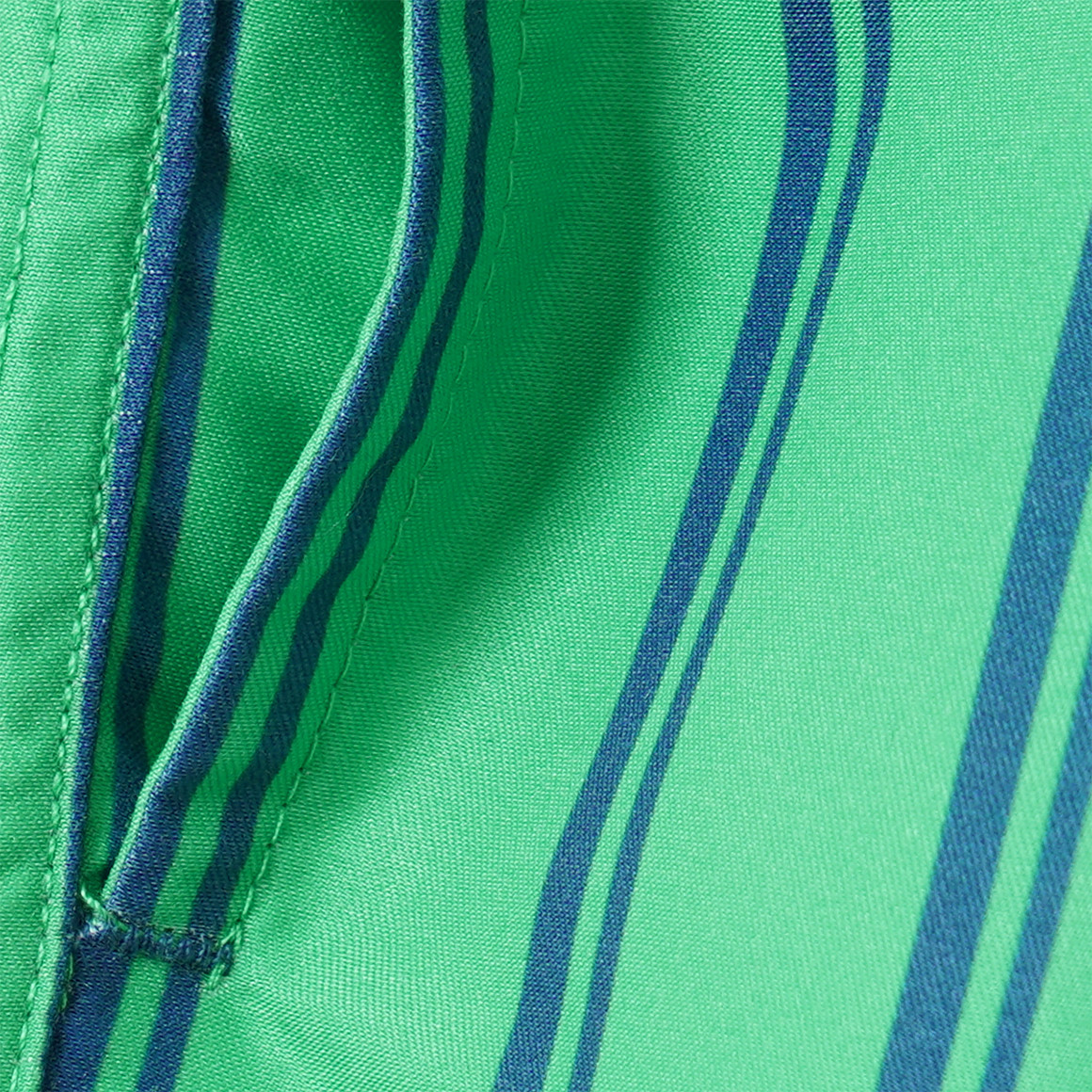 Jungen Badeshorts mit Streifen