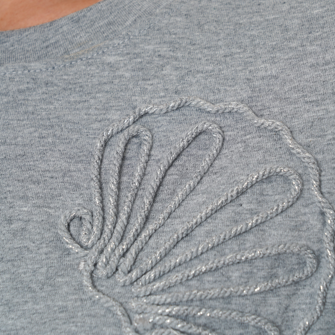 Damen T-Shirt mit Applikationen
