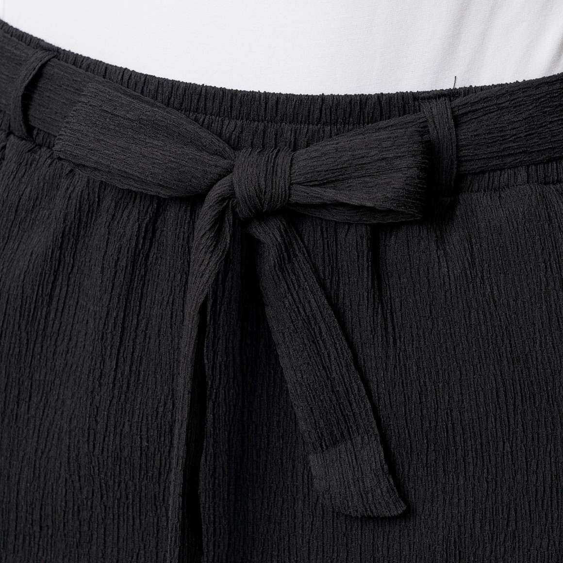 Damen Shorts in Crinkle-Optik