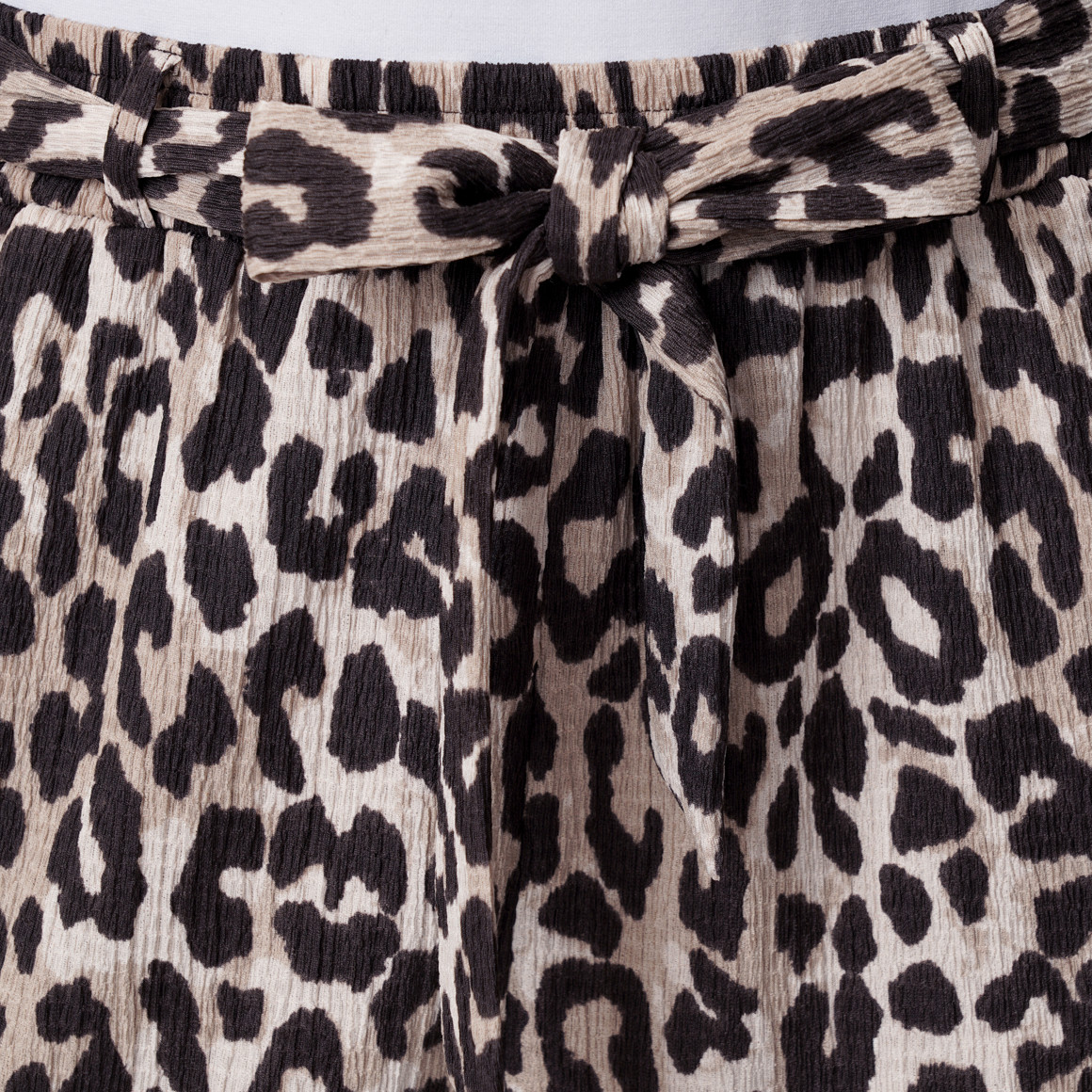Damen Shorts in Crinkle-Optik