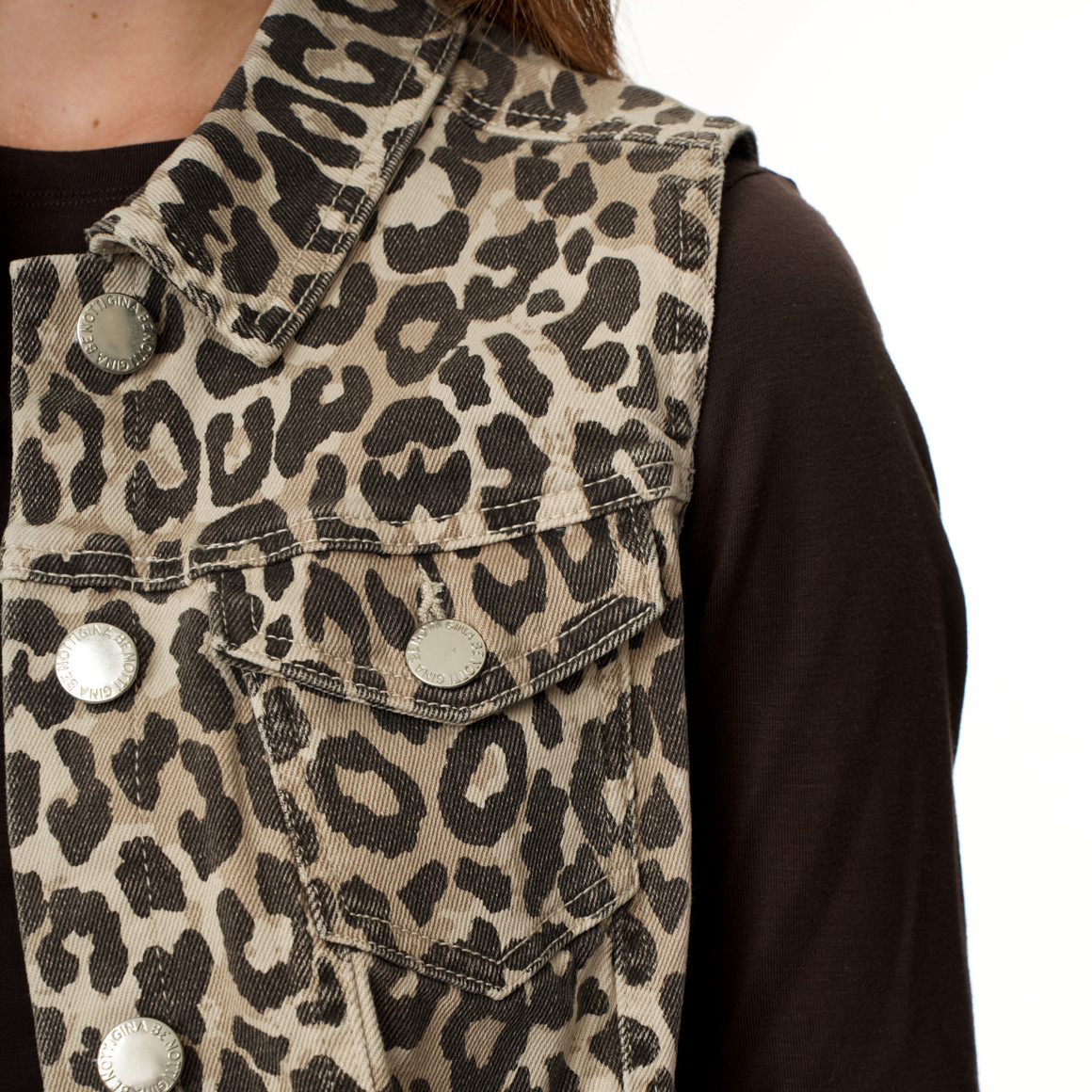 Damen Jeansweste in Leo-Optik