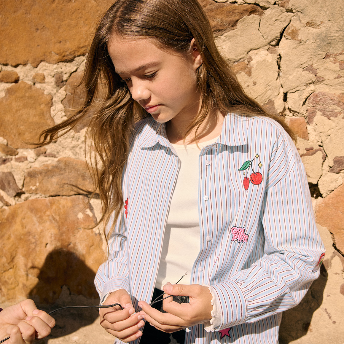 Mädchen Bluse mit Stickerei