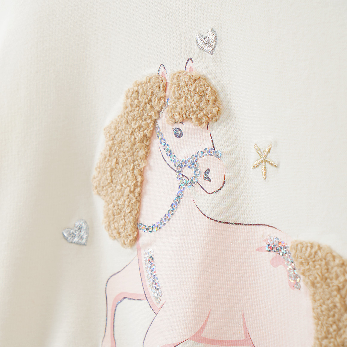 Mädchen Langarmshirt mit Pferde-Applikation