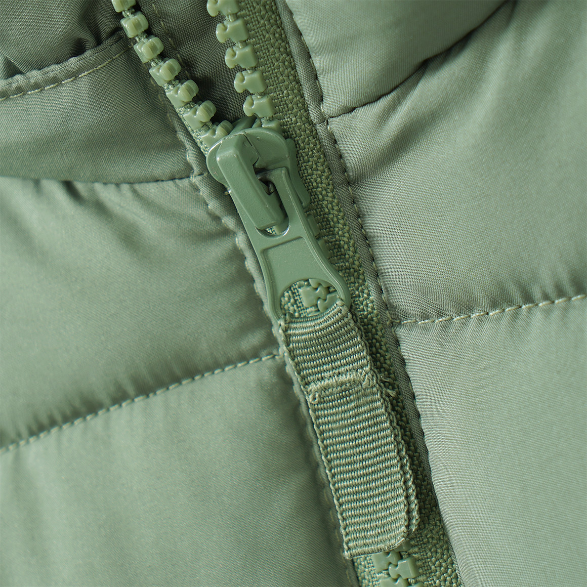 Kinder Steppjacke mit abnehmbarer Kapuze