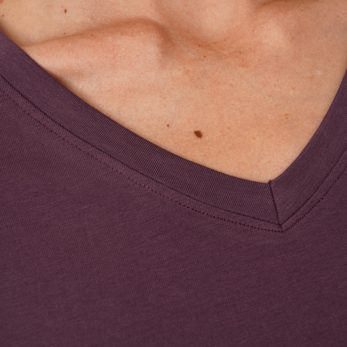 Damen T-Shirt mit V-Ausschnitt