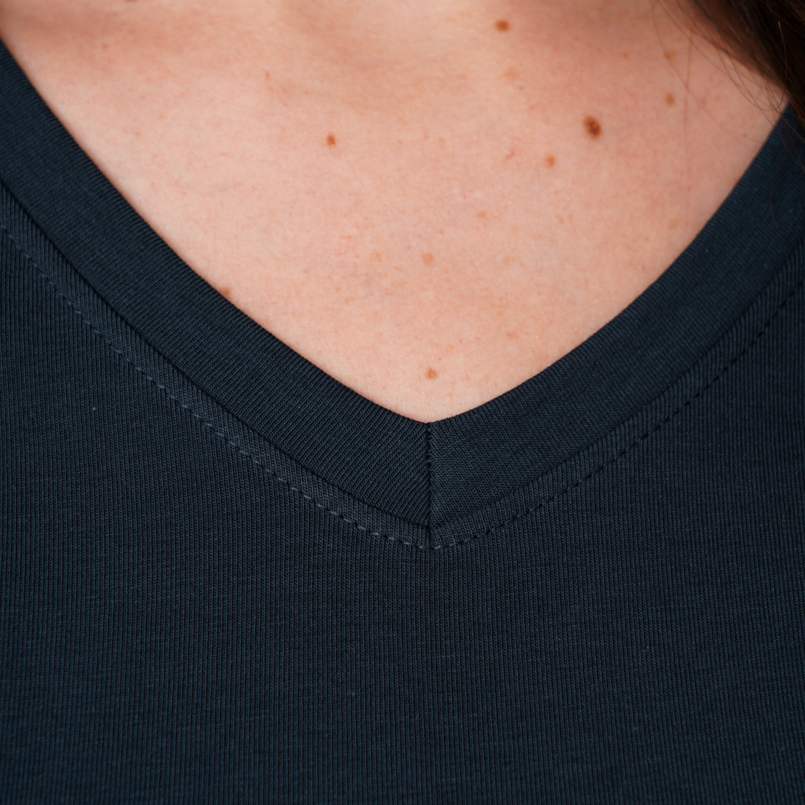 Damen T-Shirt mit V-Ausschnitt