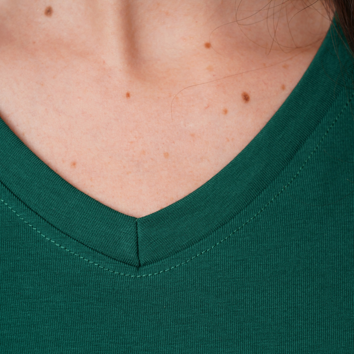 Damen T-Shirt mit V-Ausschnitt