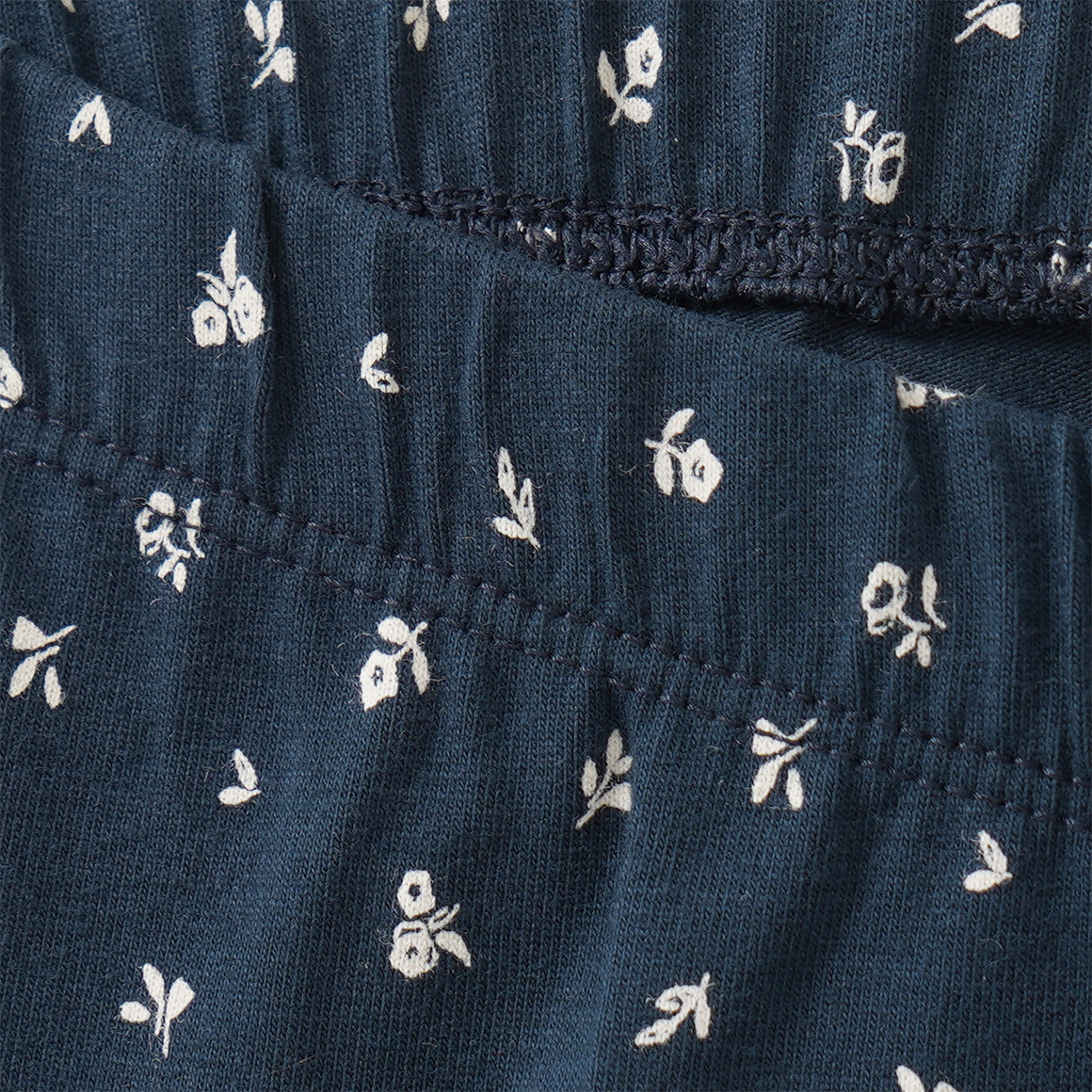 Mädchen-Leggings mit Blumen-Motiven allover